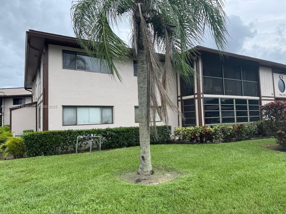 For Sale: $149,900 (2 beds, 2 baths, 1163 Square Feet)