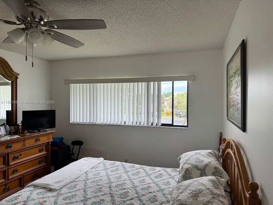 For Sale: $149,900 (2 beds, 2 baths, 1163 Square Feet)
