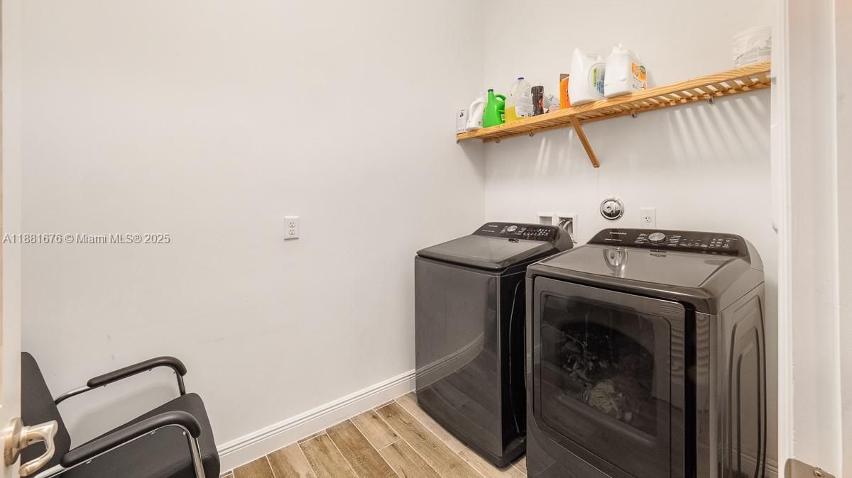 For Sale: $685,000 (3 beds, 3 baths, 2197 Square Feet)