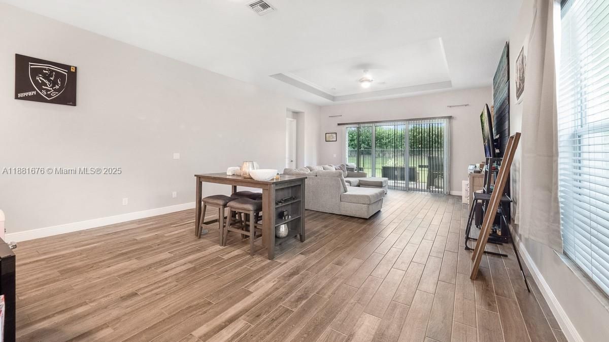 For Sale: $685,000 (3 beds, 3 baths, 2197 Square Feet)