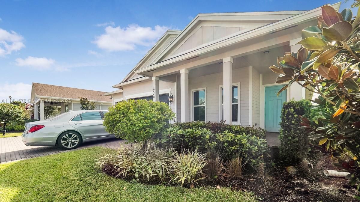 For Sale: $685,000 (3 beds, 3 baths, 2197 Square Feet)