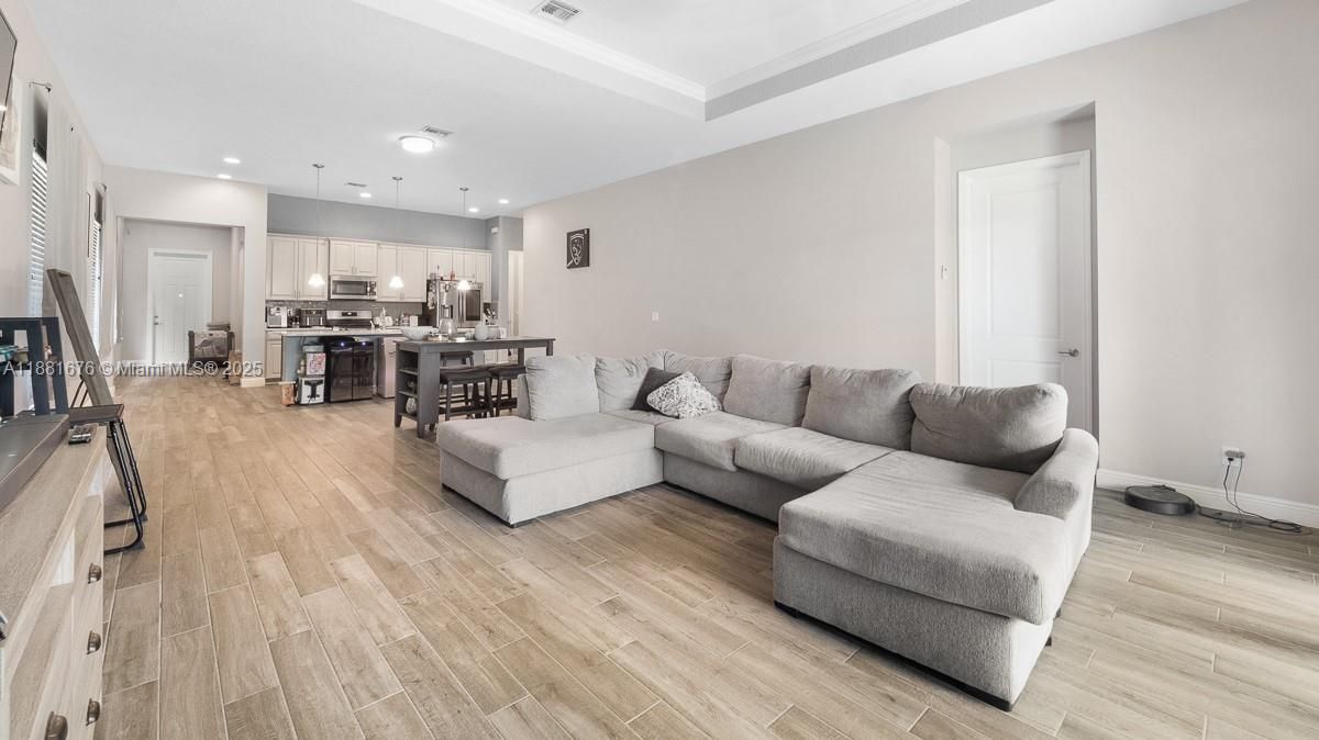 For Sale: $685,000 (3 beds, 3 baths, 2197 Square Feet)