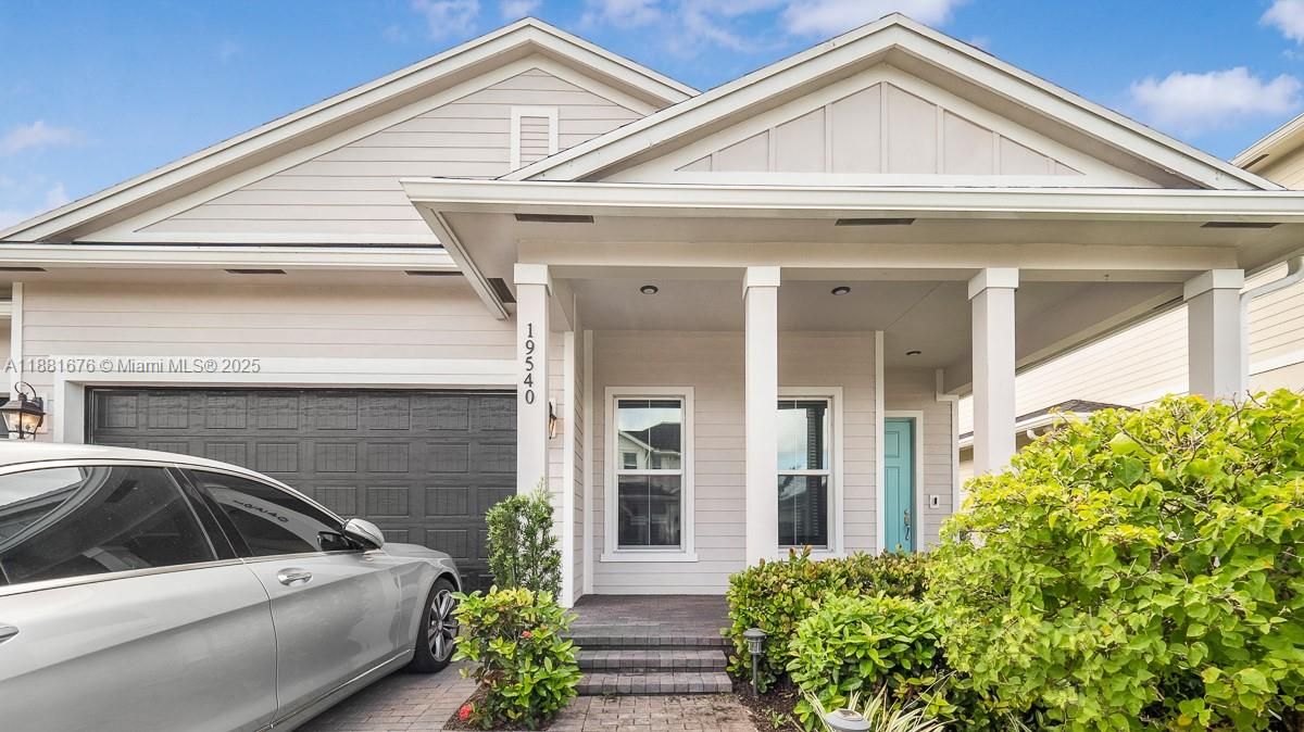 For Sale: $685,000 (3 beds, 3 baths, 2197 Square Feet)