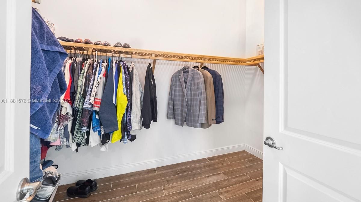 For Sale: $685,000 (3 beds, 3 baths, 2197 Square Feet)