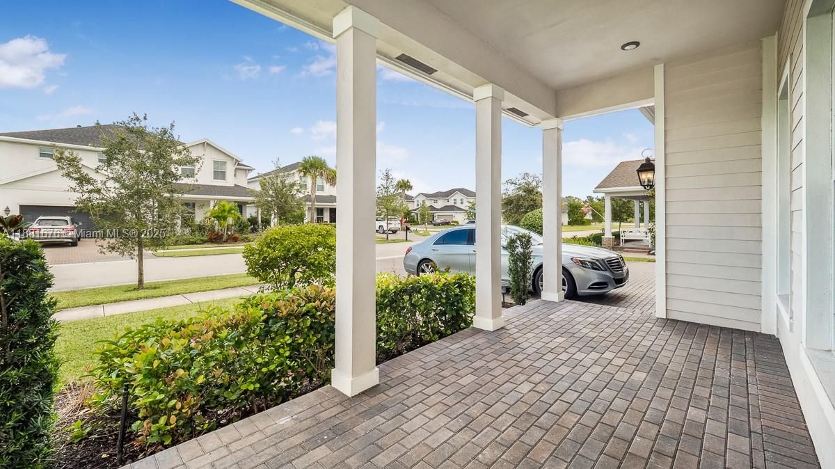 For Sale: $685,000 (3 beds, 3 baths, 2197 Square Feet)