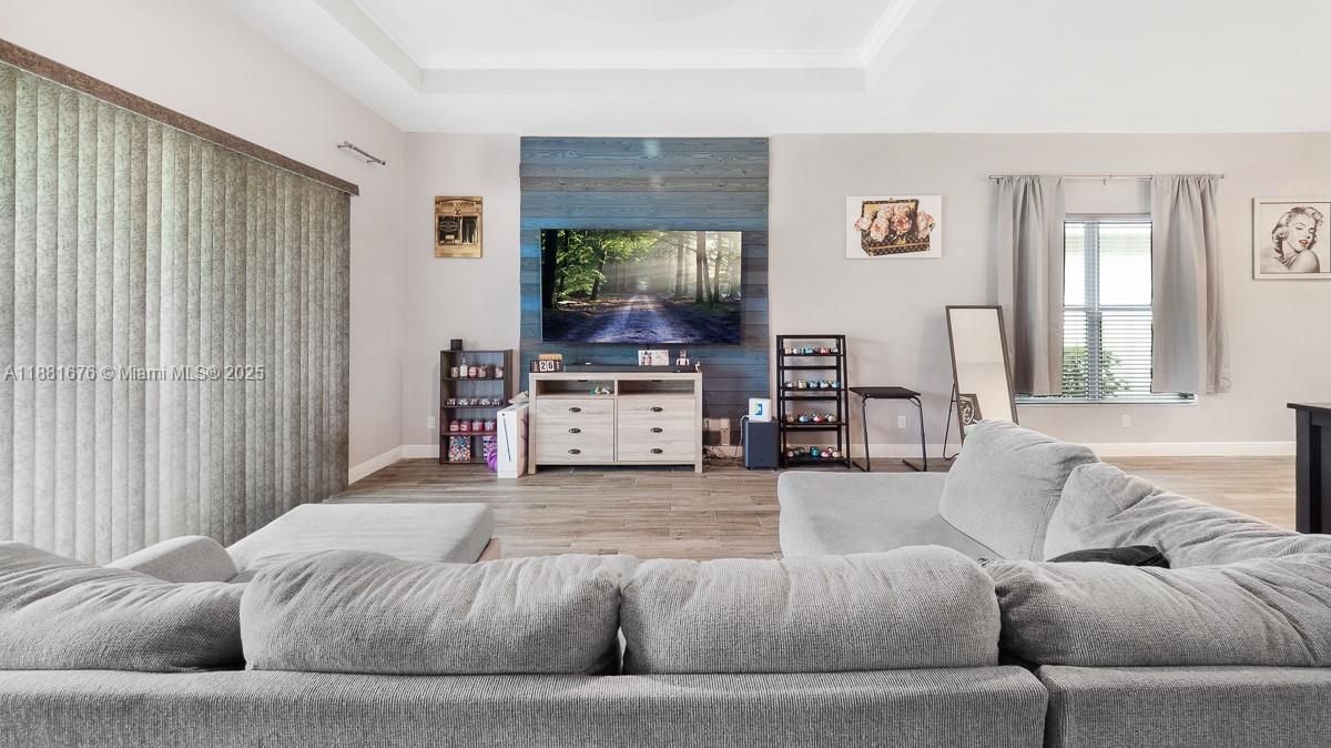 For Sale: $685,000 (3 beds, 3 baths, 2197 Square Feet)