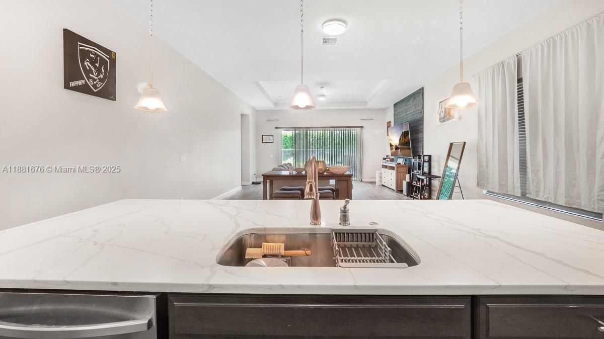 For Sale: $685,000 (3 beds, 3 baths, 2197 Square Feet)