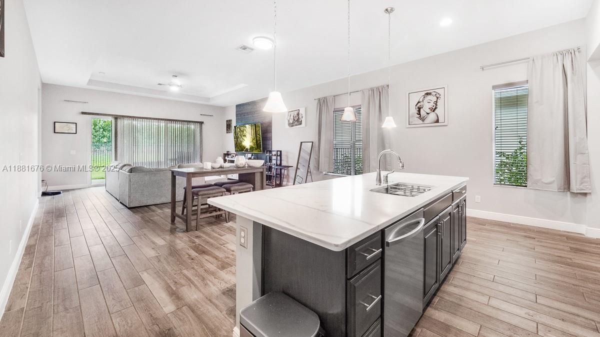 For Sale: $685,000 (3 beds, 3 baths, 2197 Square Feet)