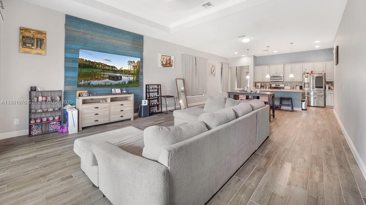 For Sale: $685,000 (3 beds, 3 baths, 2197 Square Feet)