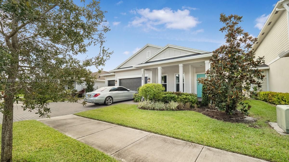 For Sale: $685,000 (3 beds, 3 baths, 2197 Square Feet)