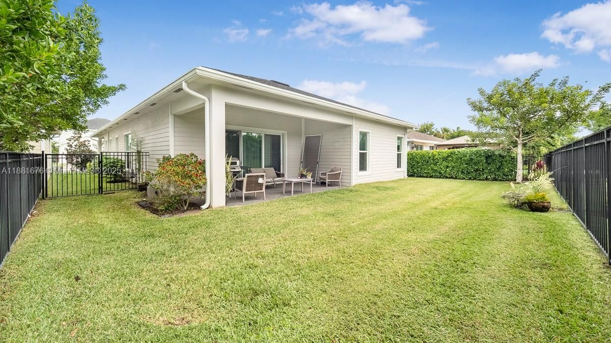 For Sale: $685,000 (3 beds, 3 baths, 2197 Square Feet)