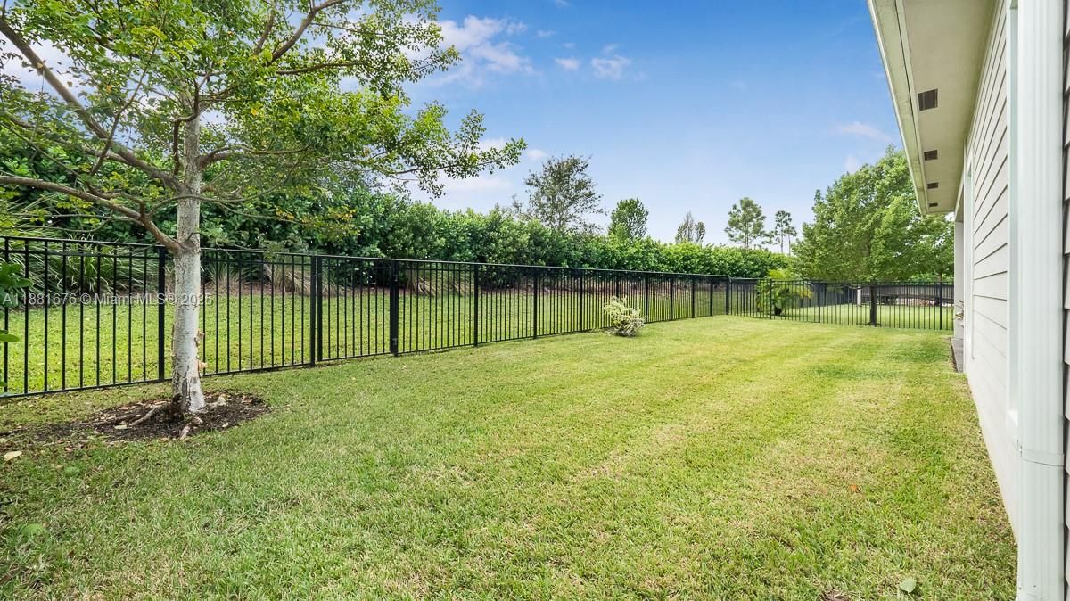 For Sale: $685,000 (3 beds, 3 baths, 2197 Square Feet)