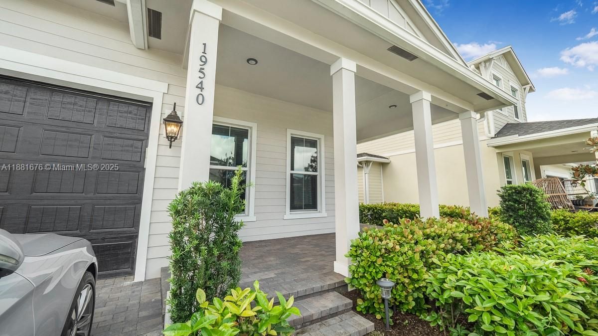 For Sale: $685,000 (3 beds, 3 baths, 2197 Square Feet)