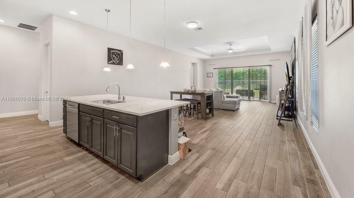 For Sale: $685,000 (3 beds, 3 baths, 2197 Square Feet)