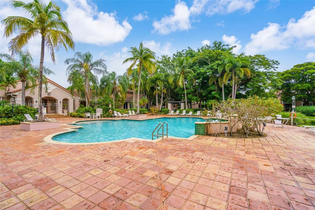 Activo con contrato: $280,000 (2 camas, 2 baños, 983 Pies cuadrados)