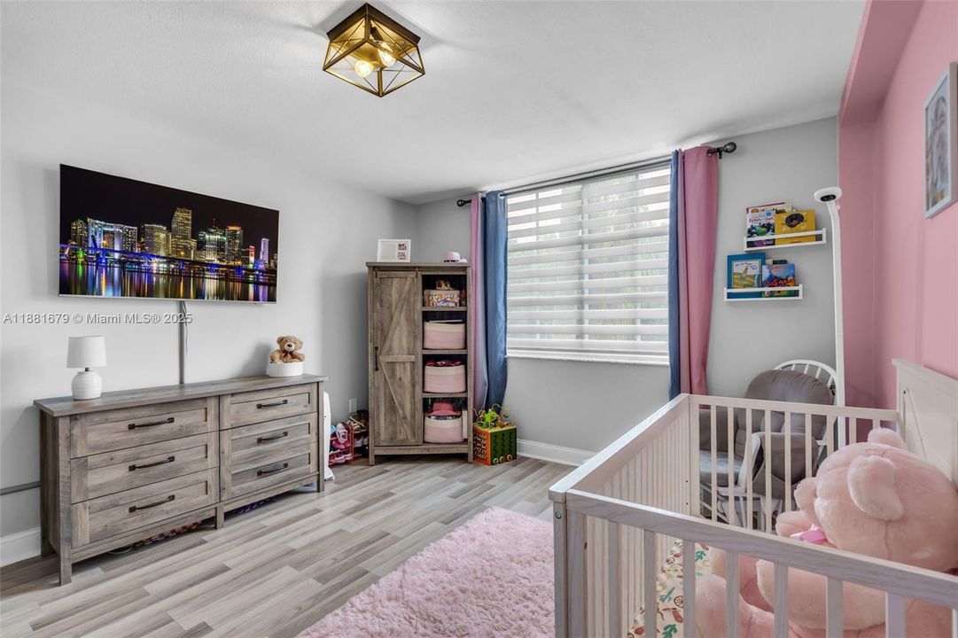 Activo con contrato: $280,000 (2 camas, 2 baños, 983 Pies cuadrados)