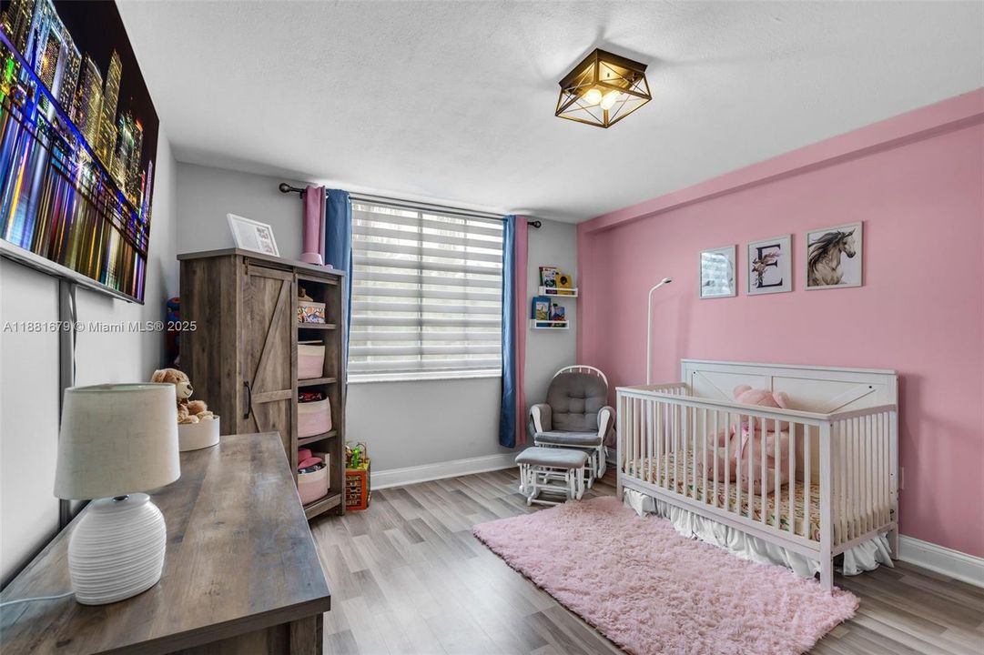 Activo con contrato: $280,000 (2 camas, 2 baños, 983 Pies cuadrados)