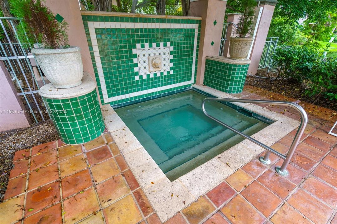 Activo con contrato: $280,000 (2 camas, 2 baños, 983 Pies cuadrados)