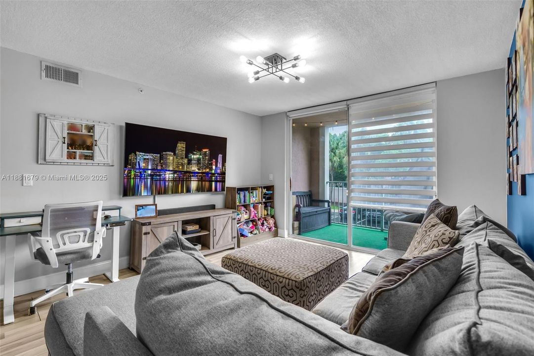 Activo con contrato: $280,000 (2 camas, 2 baños, 983 Pies cuadrados)