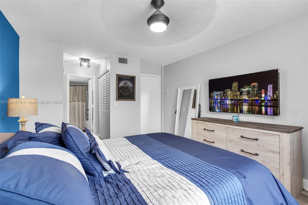 Activo con contrato: $280,000 (2 camas, 2 baños, 983 Pies cuadrados)