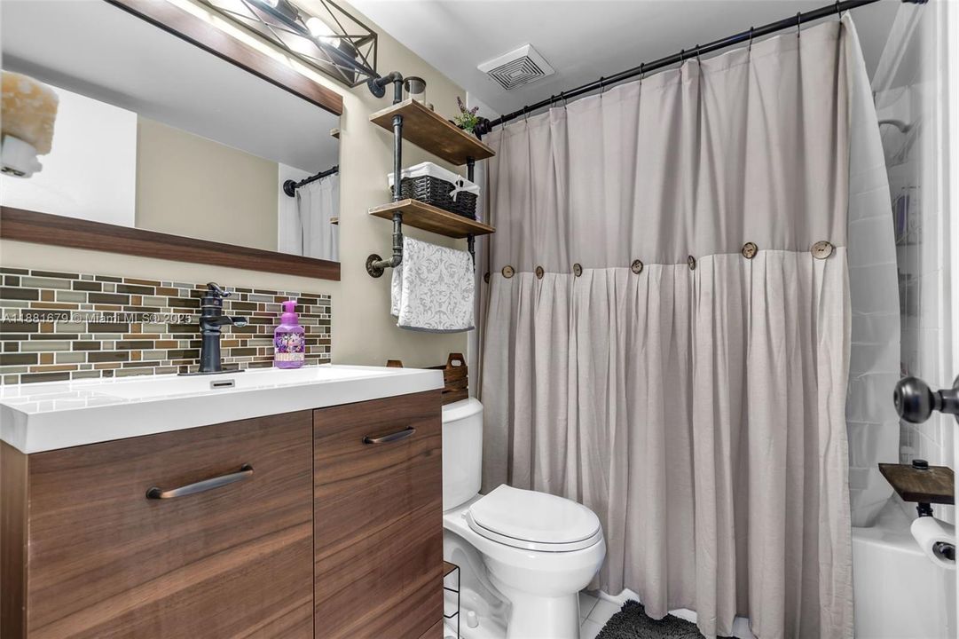 Activo con contrato: $280,000 (2 camas, 2 baños, 983 Pies cuadrados)