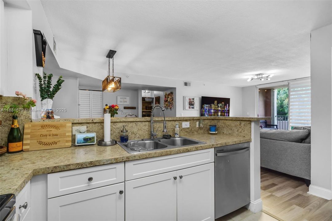 Activo con contrato: $280,000 (2 camas, 2 baños, 983 Pies cuadrados)