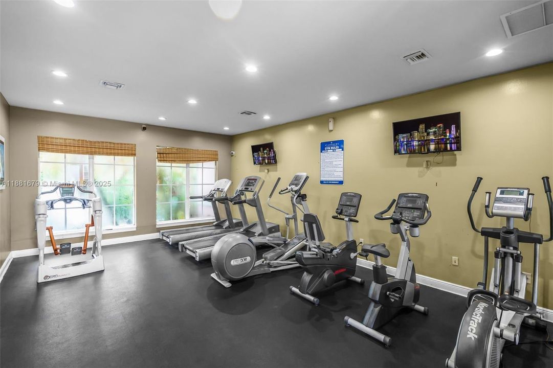 Activo con contrato: $280,000 (2 camas, 2 baños, 983 Pies cuadrados)