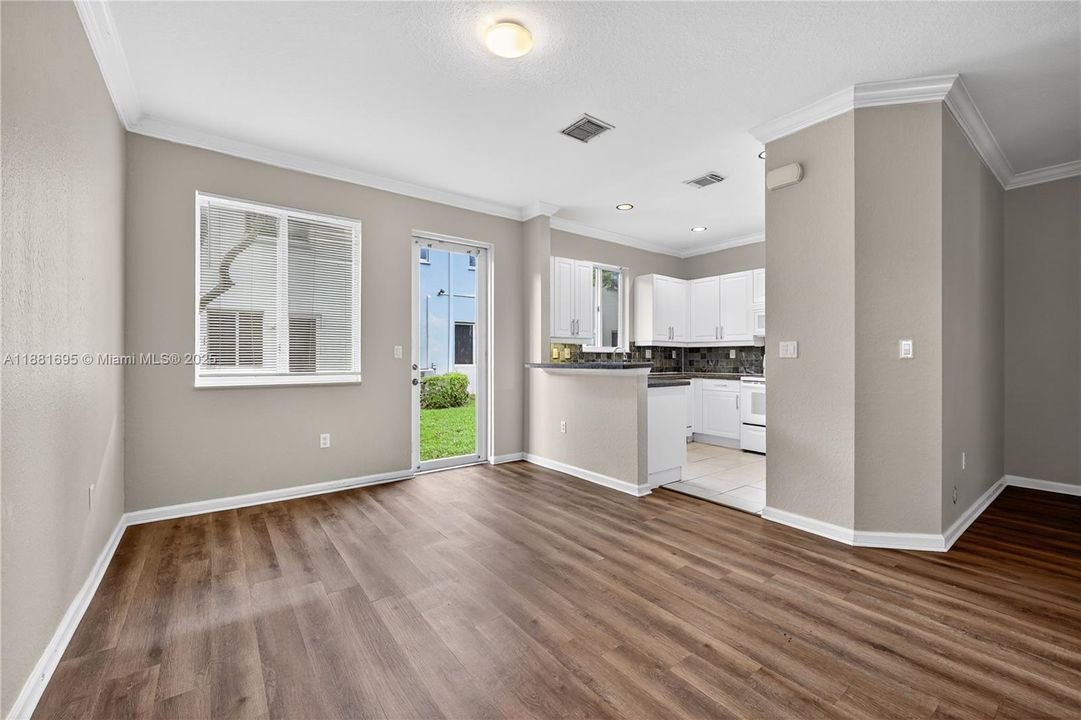 En Venta: $370,000 (3 camas, 2 baños, 1716 Pies cuadrados)