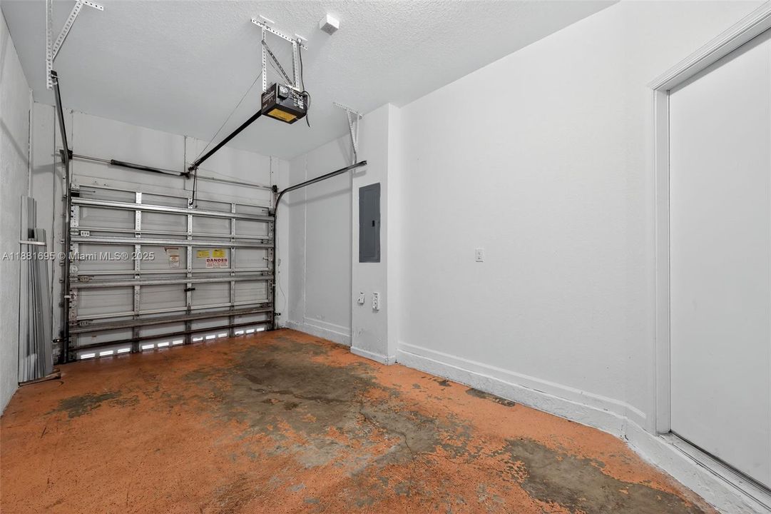 En Venta: $370,000 (3 camas, 2 baños, 1716 Pies cuadrados)