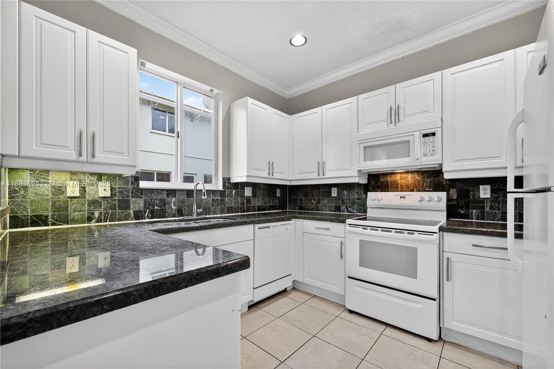 En Venta: $370,000 (3 camas, 2 baños, 1716 Pies cuadrados)