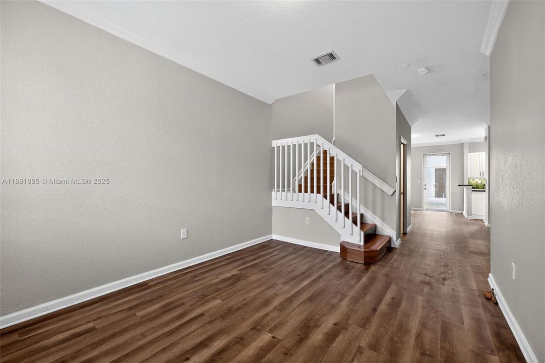 En Venta: $370,000 (3 camas, 2 baños, 1716 Pies cuadrados)