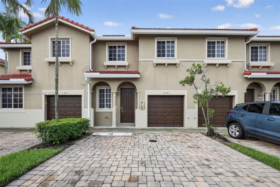 En Venta: $370,000 (3 camas, 2 baños, 1716 Pies cuadrados)