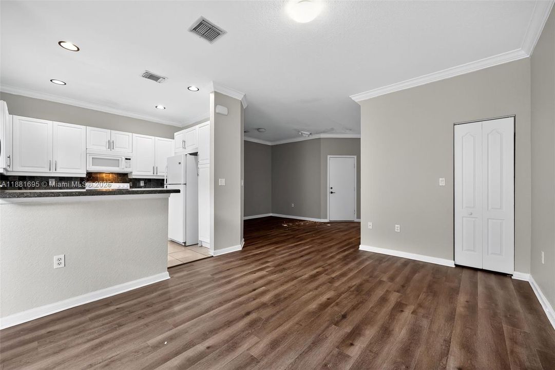 En Venta: $370,000 (3 camas, 2 baños, 1716 Pies cuadrados)