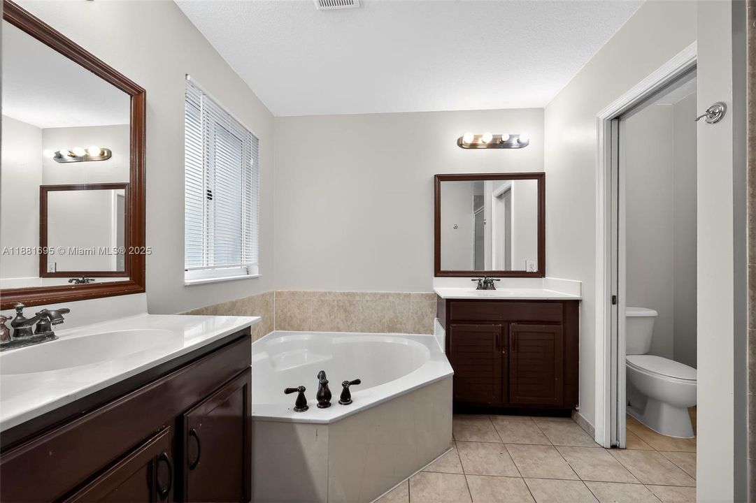 En Venta: $370,000 (3 camas, 2 baños, 1716 Pies cuadrados)