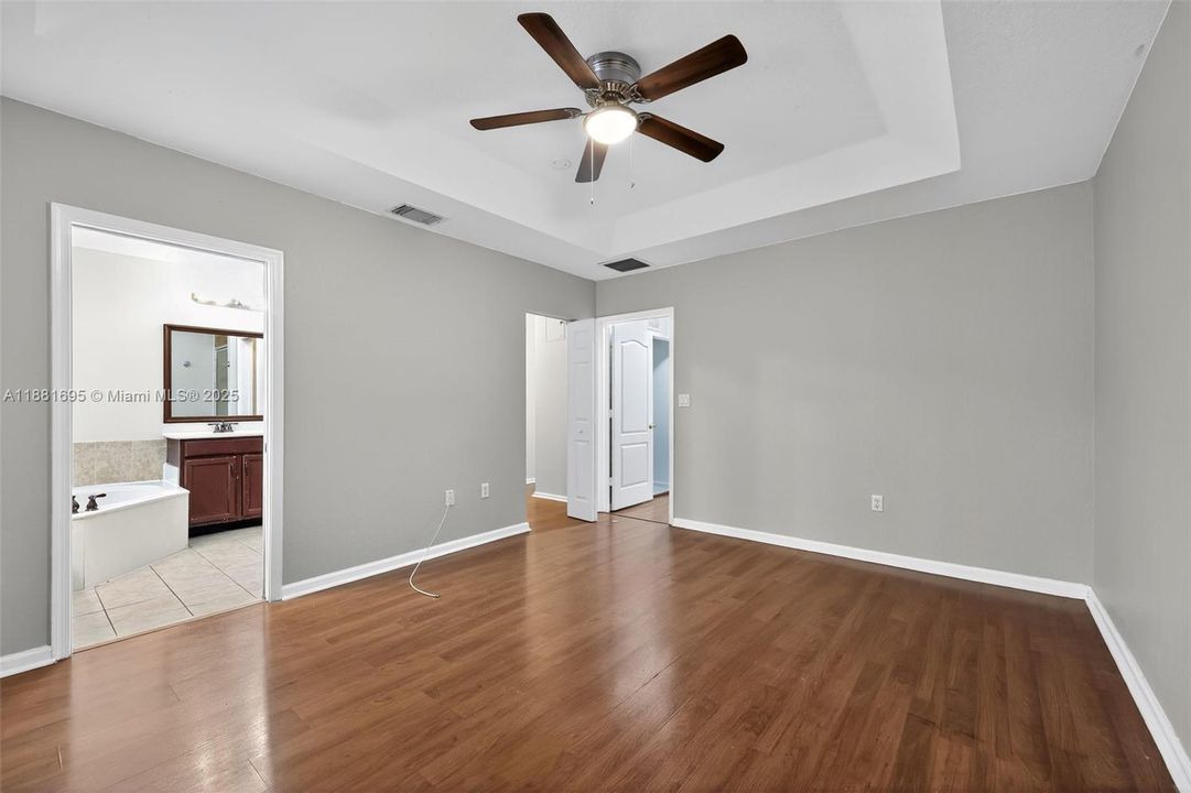 En Venta: $370,000 (3 camas, 2 baños, 1716 Pies cuadrados)