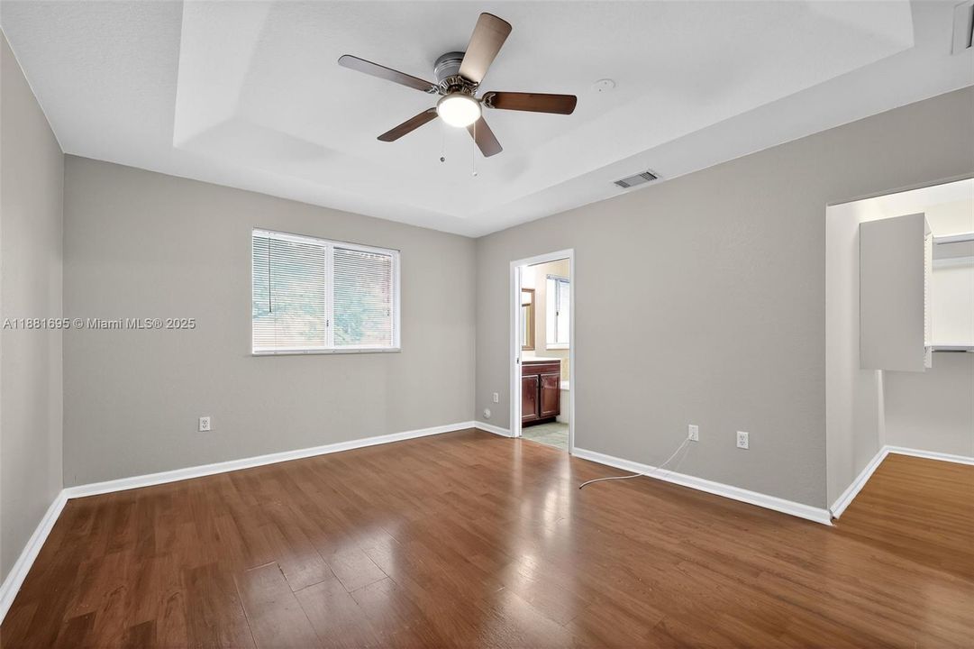 En Venta: $370,000 (3 camas, 2 baños, 1716 Pies cuadrados)