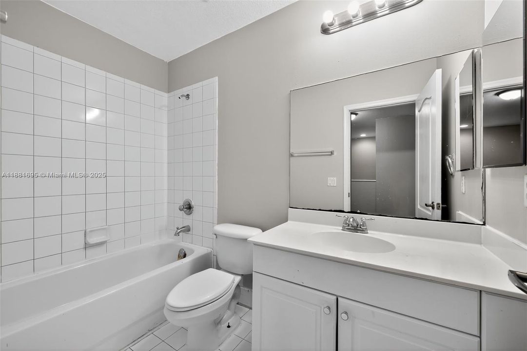 En Venta: $370,000 (3 camas, 2 baños, 1716 Pies cuadrados)