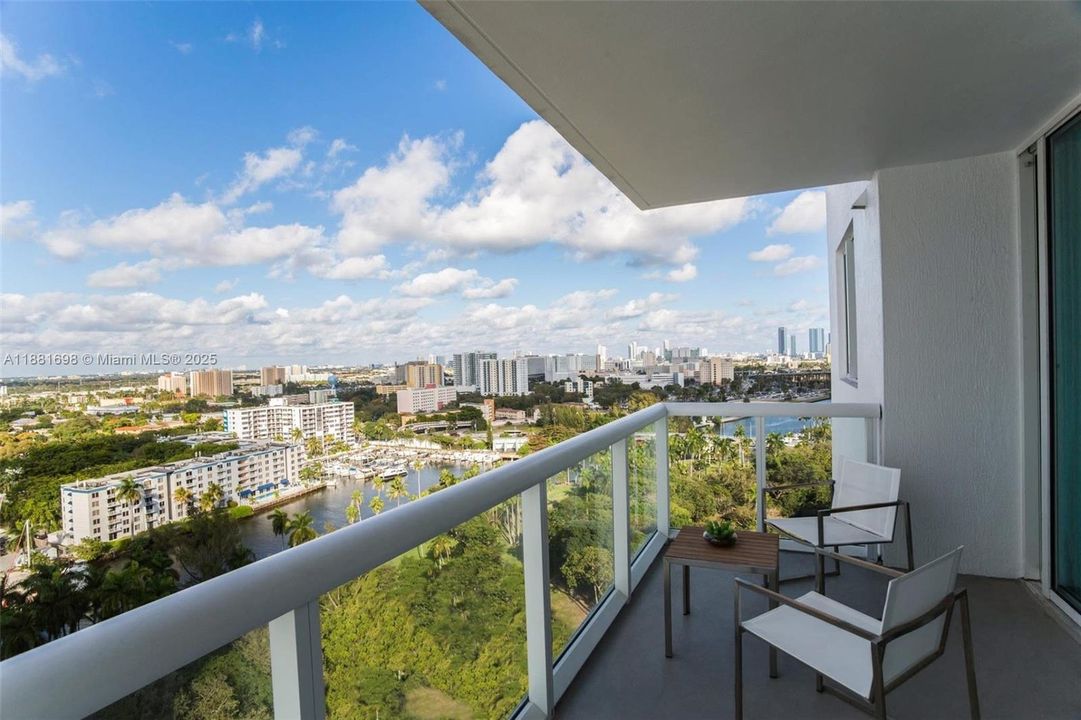 Recently Rented: $2,700 (1 beds, 2 baths, 804 Square Feet)