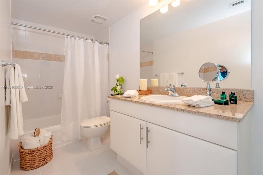 Recently Rented: $2,700 (1 beds, 2 baths, 804 Square Feet)