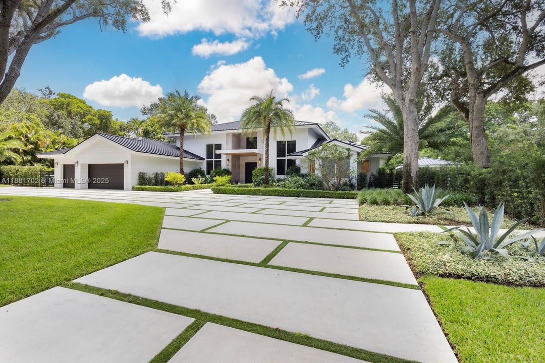 合同活跃: $5,799,000 (5 贝兹, 5 浴室, 4719 平方英尺)