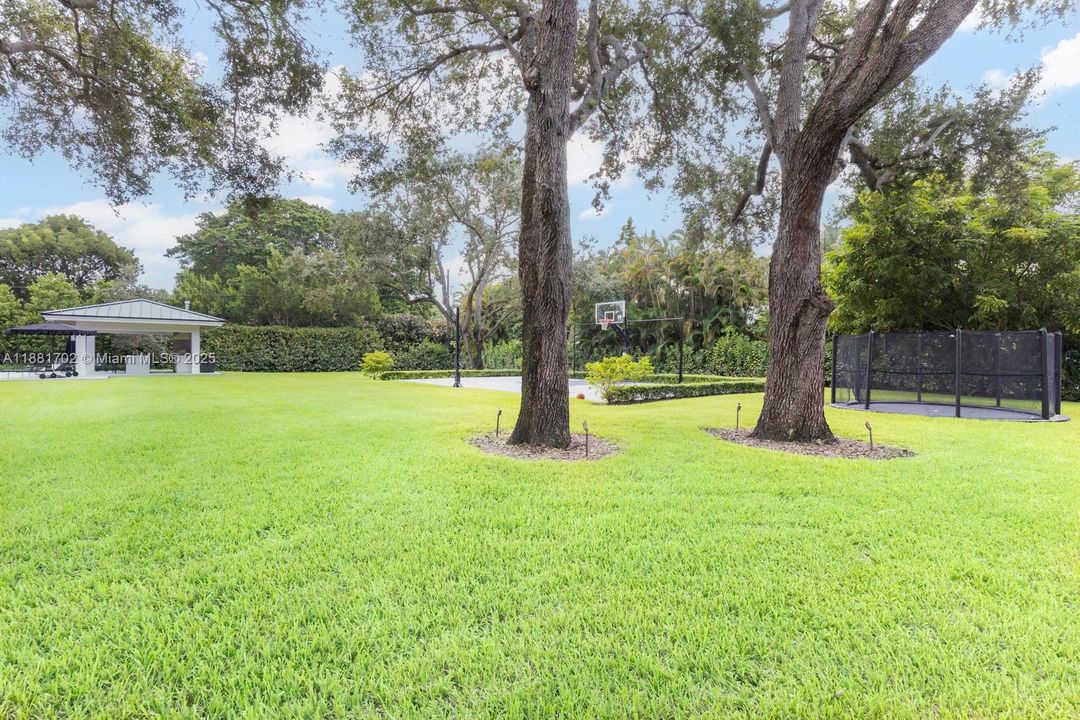 合同活跃: $5,799,000 (5 贝兹, 5 浴室, 4719 平方英尺)