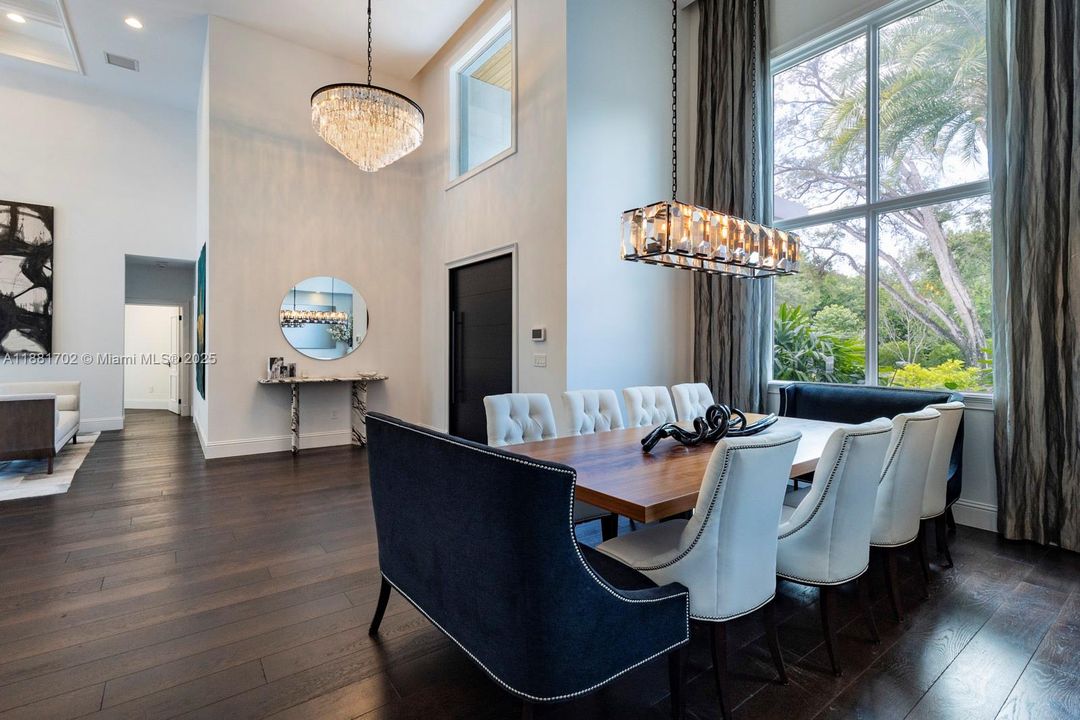 合同活跃: $5,799,000 (5 贝兹, 5 浴室, 4719 平方英尺)