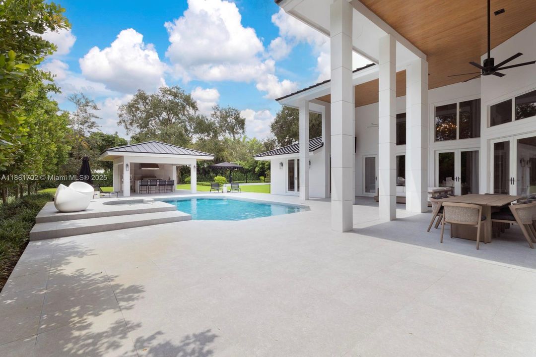 合同活跃: $5,799,000 (5 贝兹, 5 浴室, 4719 平方英尺)