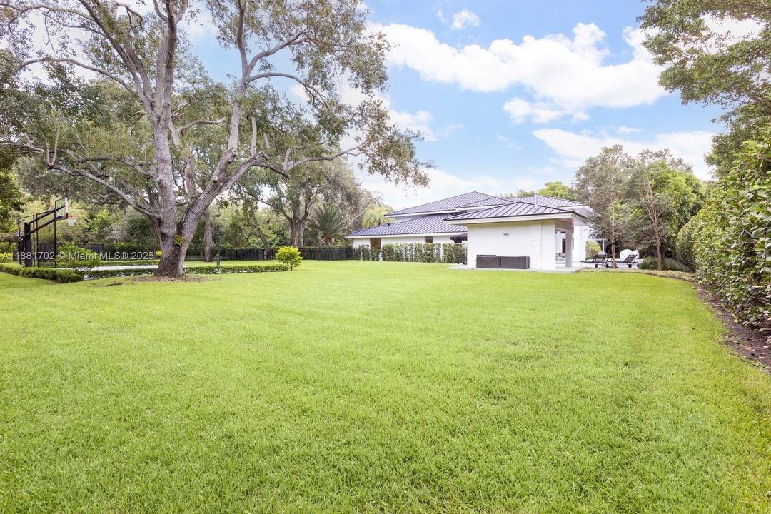 合同活跃: $5,799,000 (5 贝兹, 5 浴室, 4719 平方英尺)