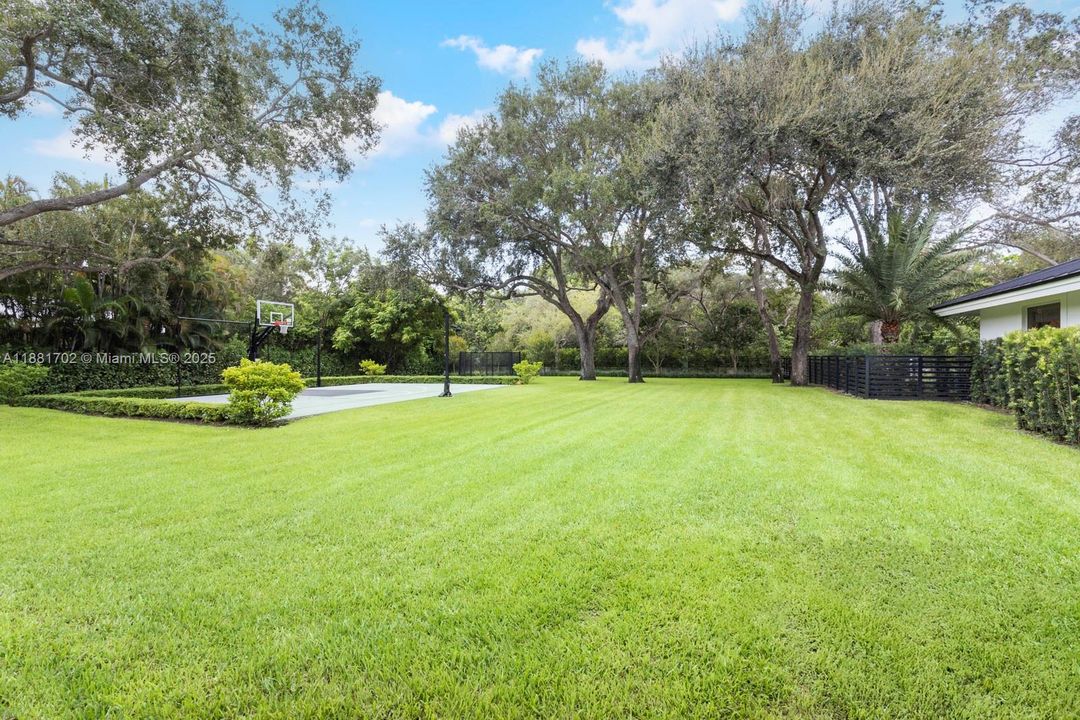 合同活跃: $5,799,000 (5 贝兹, 5 浴室, 4719 平方英尺)