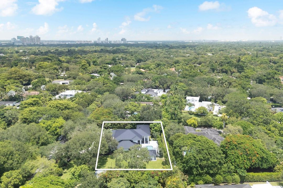 合同活跃: $5,799,000 (5 贝兹, 5 浴室, 4719 平方英尺)