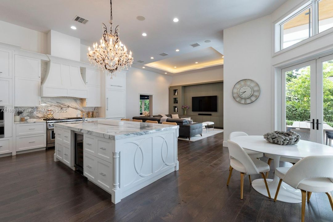 合同活跃: $5,799,000 (5 贝兹, 5 浴室, 4719 平方英尺)