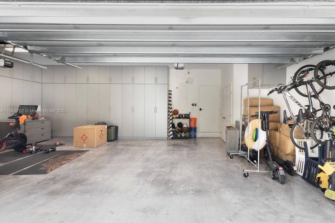 合同活跃: $5,799,000 (5 贝兹, 5 浴室, 4719 平方英尺)