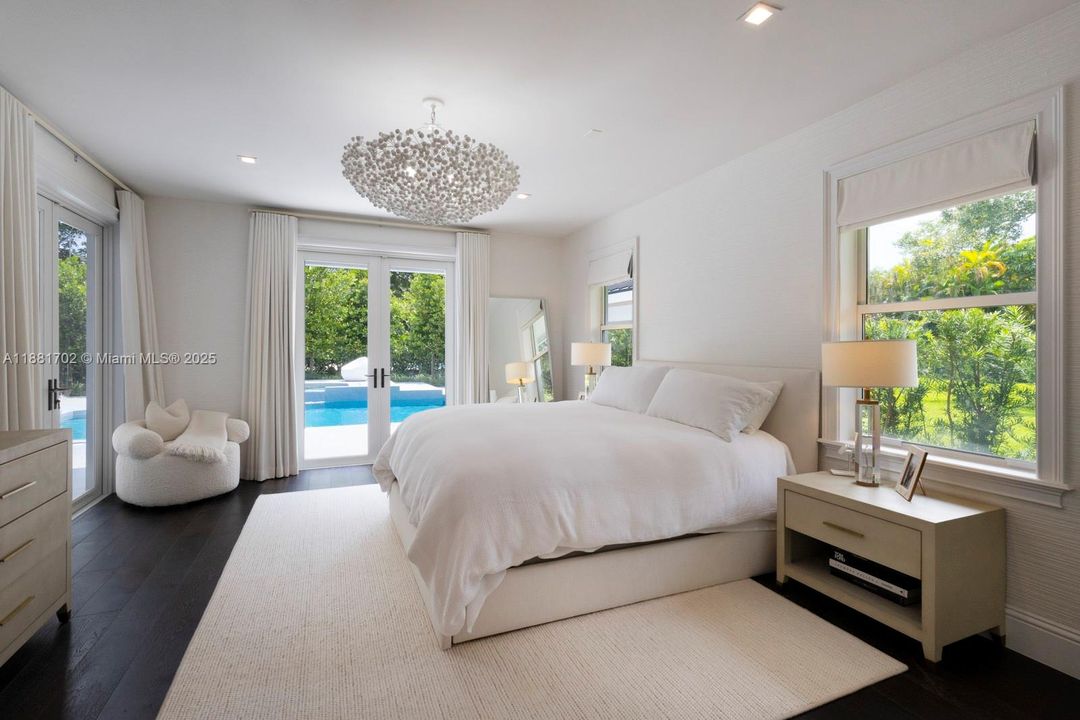 合同活跃: $5,799,000 (5 贝兹, 5 浴室, 4719 平方英尺)