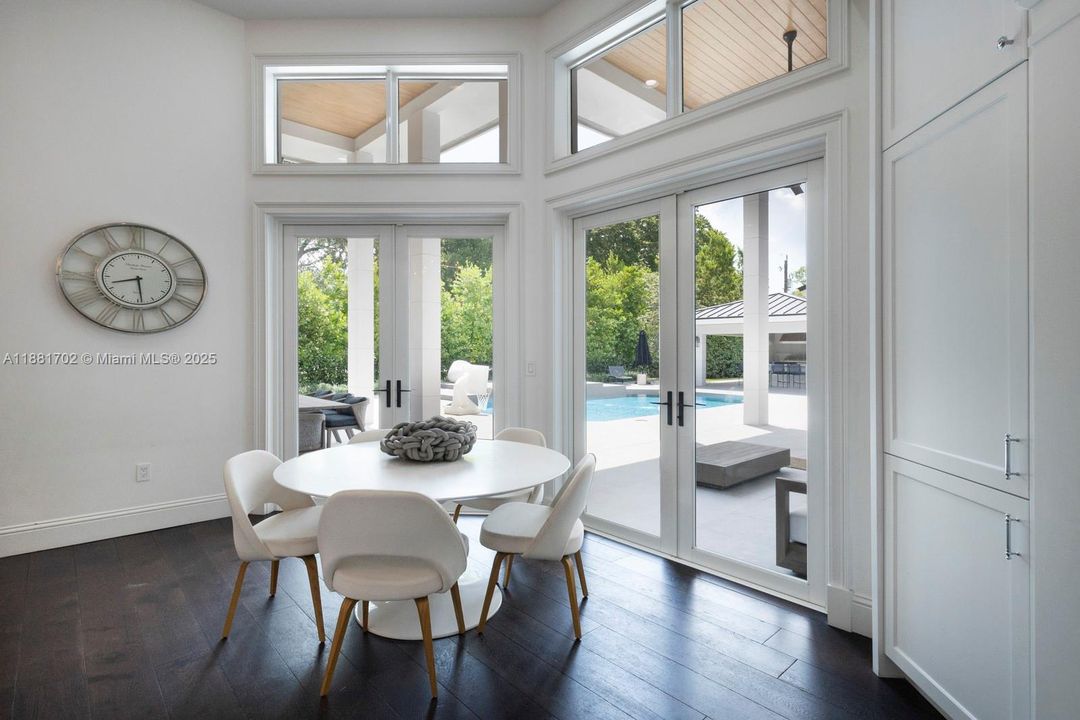 合同活跃: $5,799,000 (5 贝兹, 5 浴室, 4719 平方英尺)